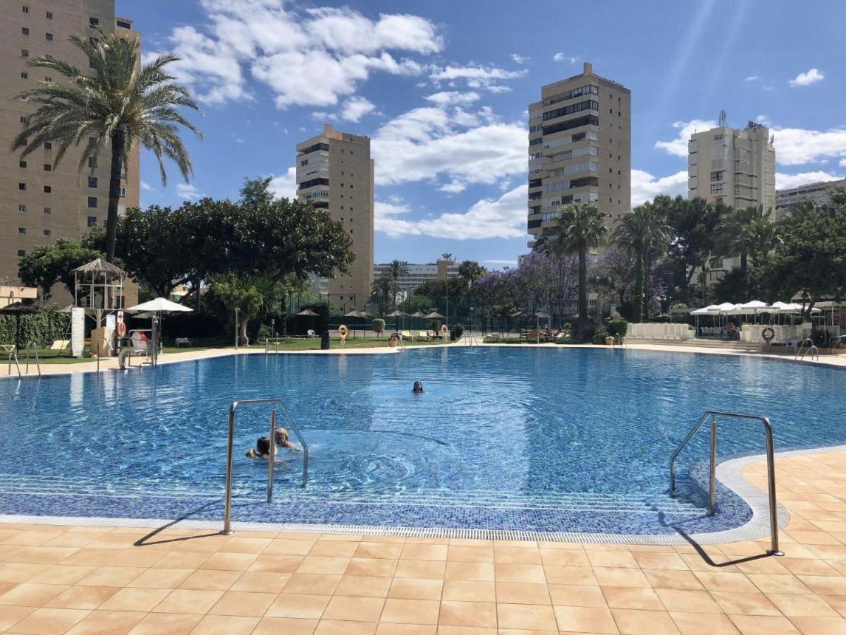 Exclusive Beachfront Apartment Torremolinos - Pool - Paddle - Tenis - Wifi - Central Aircon Buitenkant foto